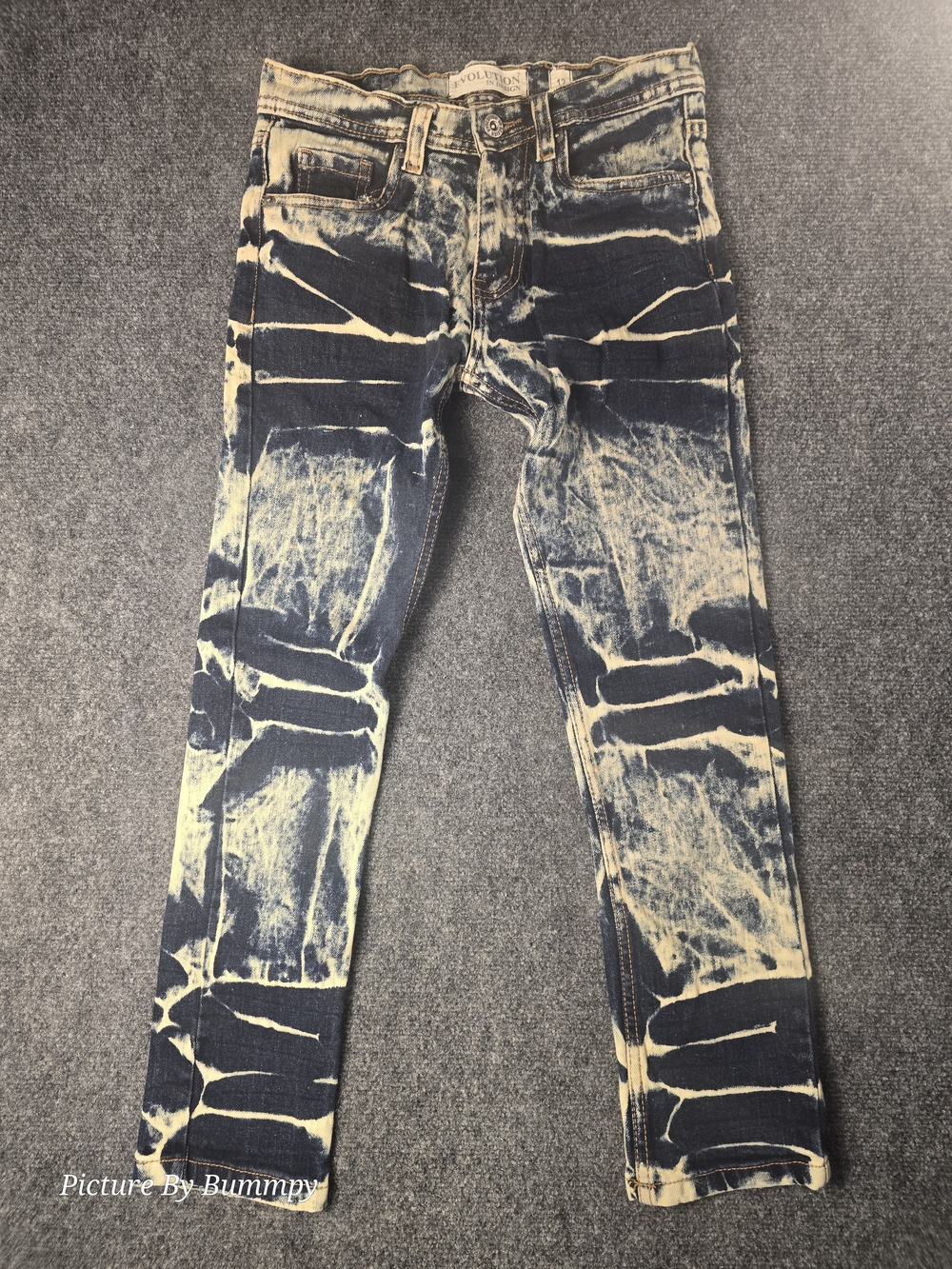 Evolution Acid Wash Jeans Featuring a Distinct High-contrast Blue & Cream